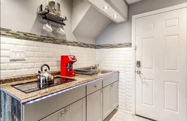 Brooklyn Spacious Space With Private Entrance, Bathroom, & Backyard - Full-Kitchen New York Exterior foto