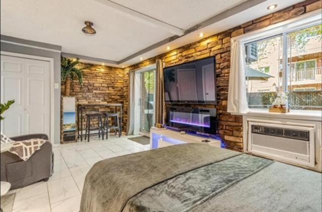 Brooklyn Spacious Space With Private Entrance, Bathroom, & Backyard - Full-Kitchen New York Exterior foto