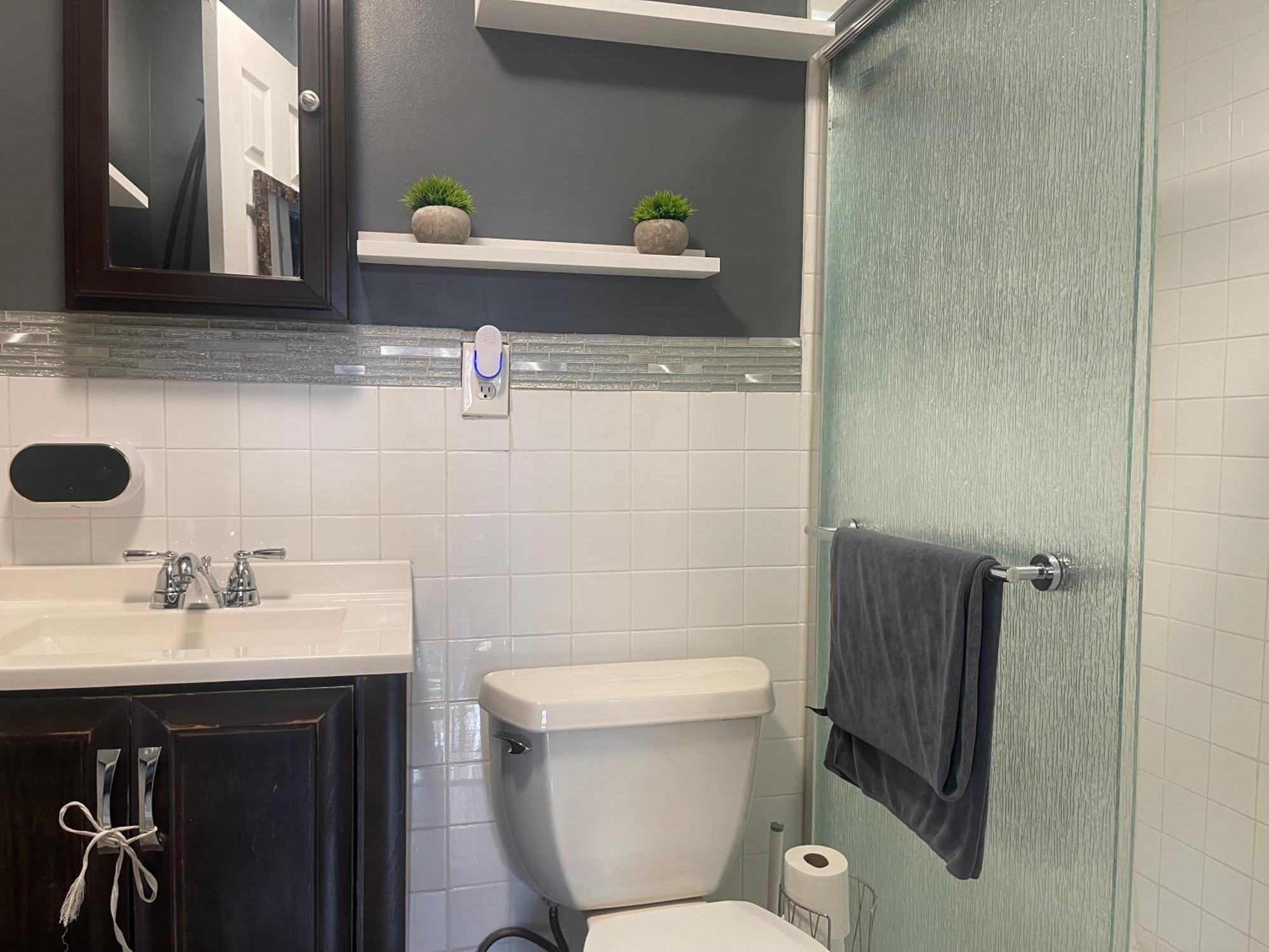 Brooklyn Spacious Space With Private Entrance, Bathroom, & Backyard - Full-Kitchen New York Exterior foto